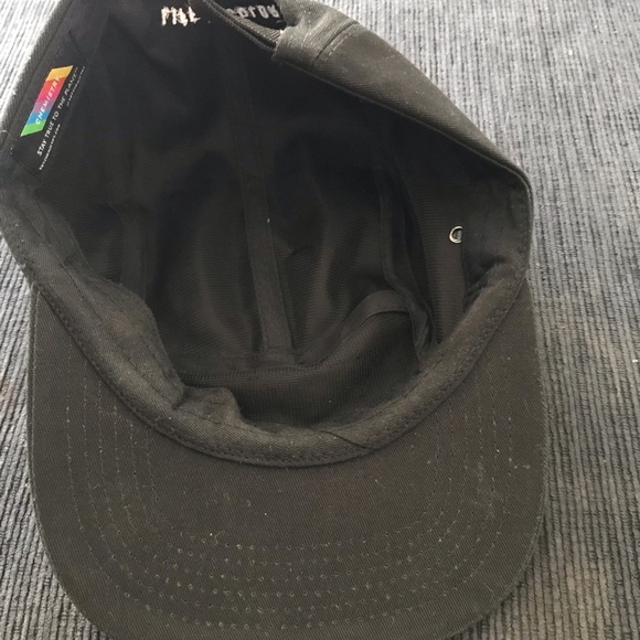 Black adjustable panel baseball cap by Chemistry - Picture 4 of 4
